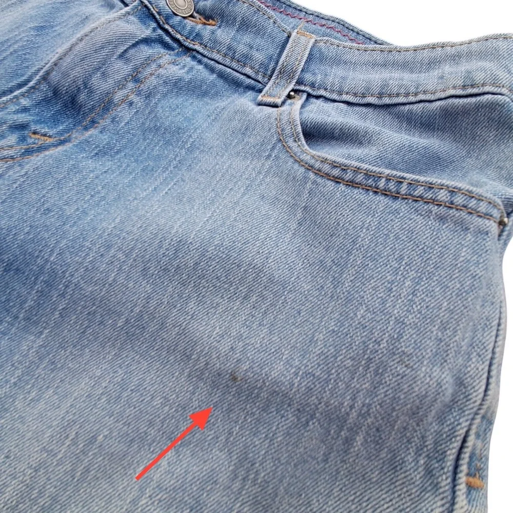 Levis 515 Womens Light Wash Denim Bermuda Shorts Cuffed Size 12 Stretch Blue